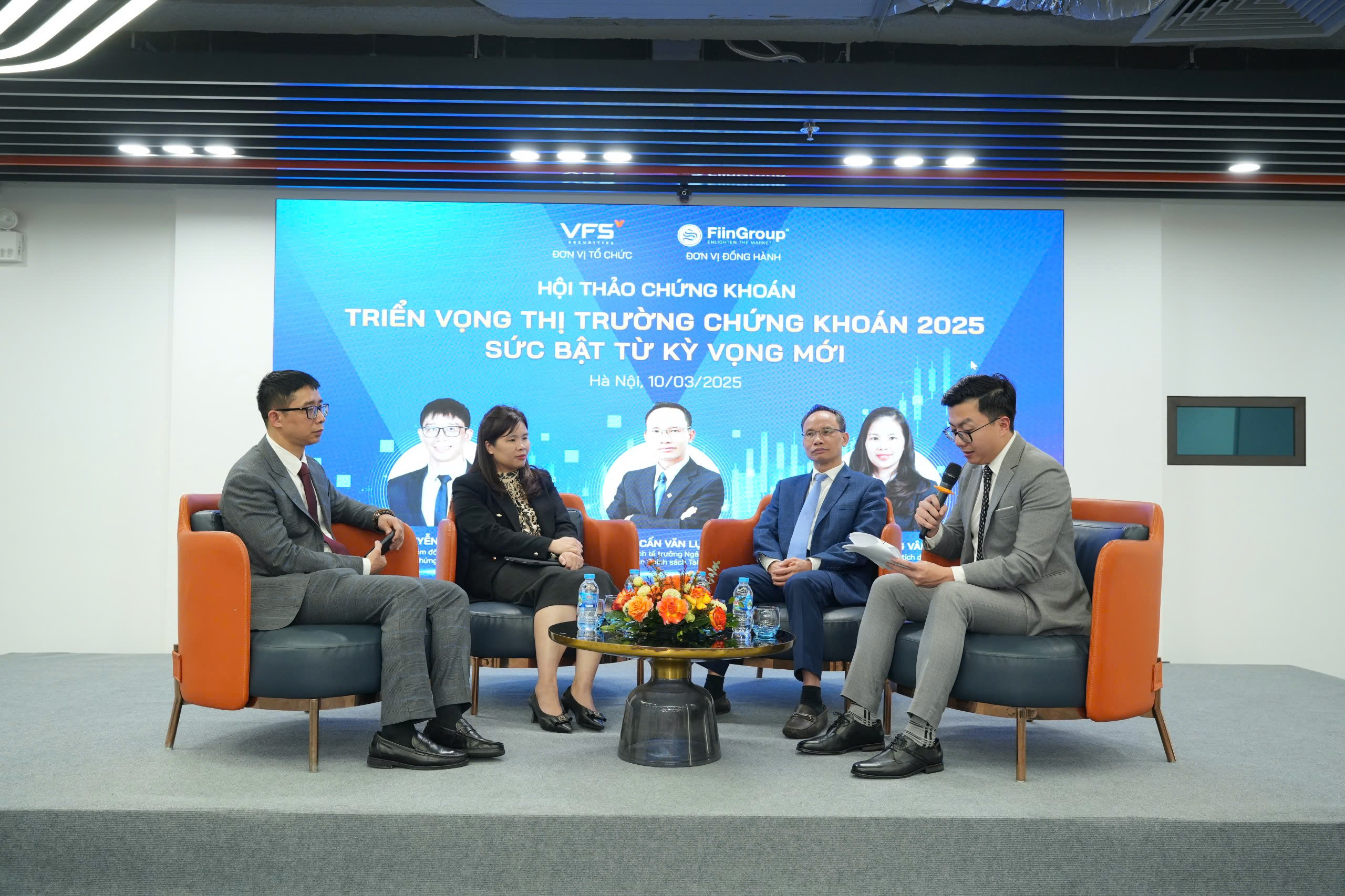 Hội thảo đã đem đến cho các nhà đầu tư những thông tin giá trị dưới góc nhìn của các chuyên gia. Hội thảo đã đem đến cho các nhà đầu tư những thông tin giá trị dưới góc nhìn của các chuyên gia.