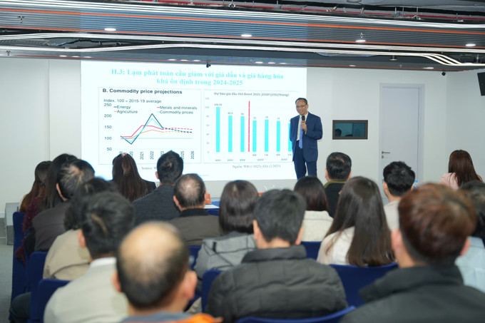 Chuyên gia VFS dự báo VN-Index cán mốc 1.450 điểm năm 2025