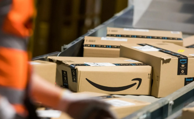 Amazon huỷ loạt đơn hàng từ Trung Quốc sau đòn thuế của ông Trump