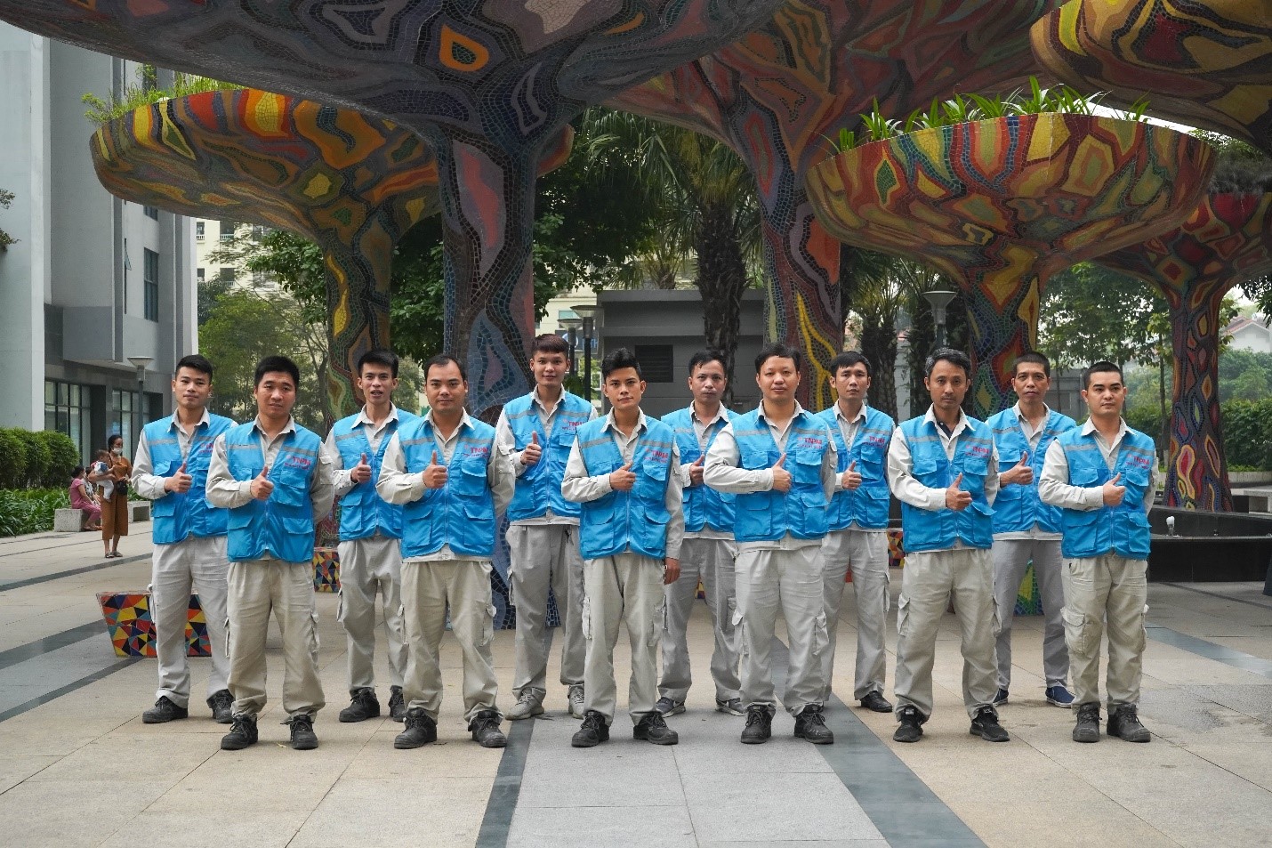 Đội ngũ nhân viên kỹ thuật tòa nhà có chuyên môn và đào tạo bài bản của TNPM tại các khu dân cư