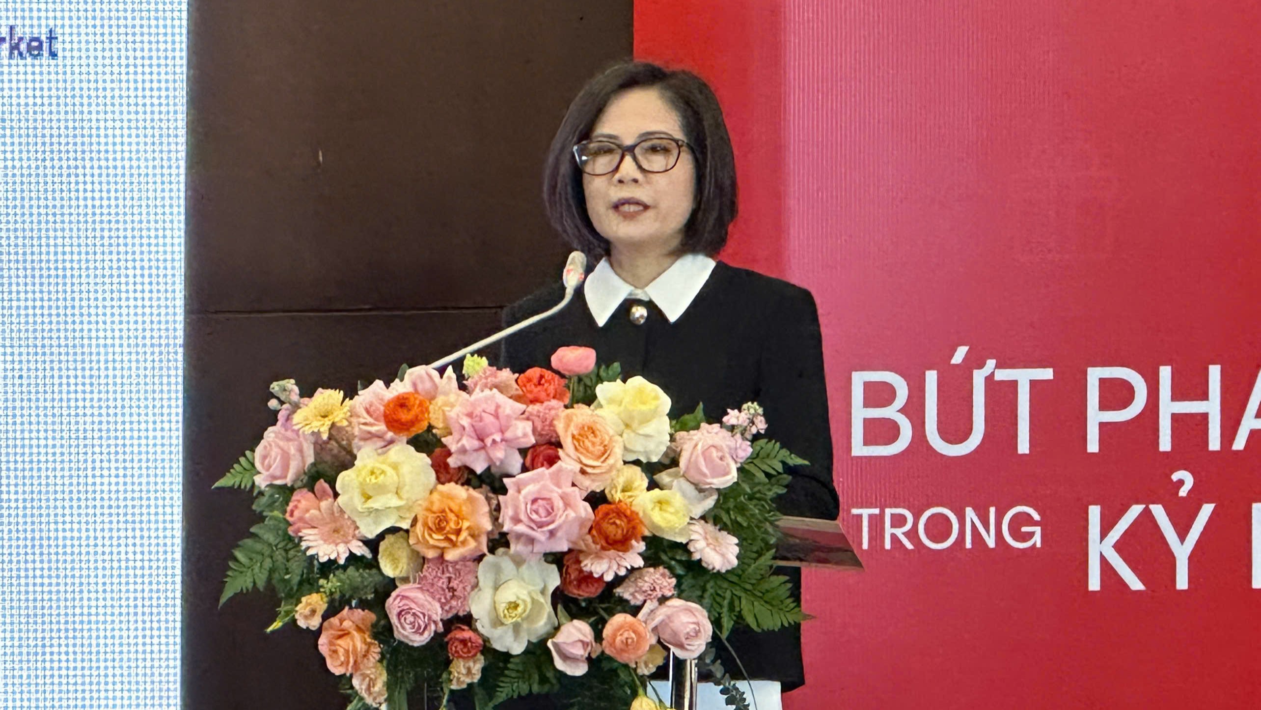 Chủ tịch HĐQT Trần Mai Hoa Chủ tịch HĐQT Trần Mai Hoa