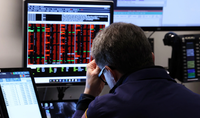 Chứng khoán Mỹ quay đầu "lao dốc", Nasdaq giảm hơn 6%, Dow Jones “bay” 1.000 điểm