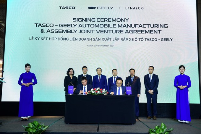 Geely & Tasco Auto "chơi lớn" tại Việt Nam: Nhà máy 168 triệu USD, ra mắt hoành tráng hơn cả Australia, giá "tiền ít thịt nhiều"