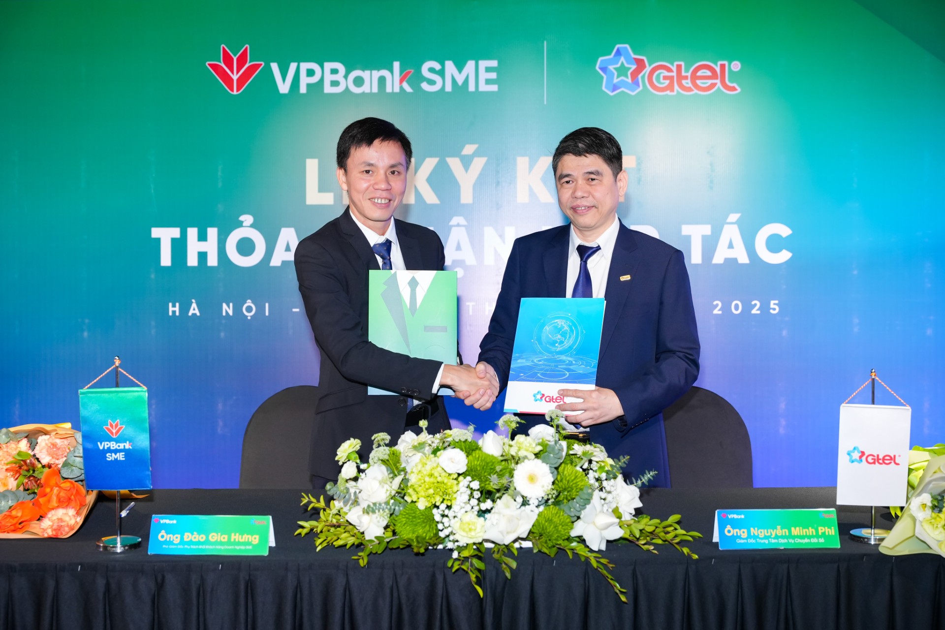 Đại diện VPBank và GTEL ký kết hợp tác 