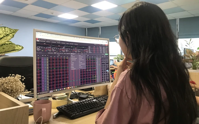 Kiếm tiền phụ chồng nuôi con, người mẹ này lao vào đầu tư chứng khoán: Mất sạch vốn, nợ ngập đầu, phải điều trị tâm thần vì nghiện cổ phiếu