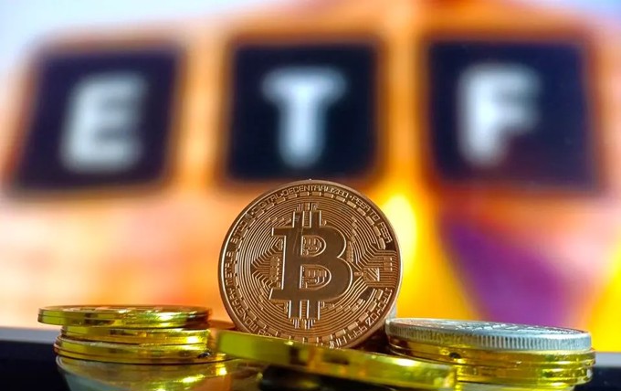 ETF Bitcoin rút vốn hàng loạt, BlackRock đi ngược xu thế