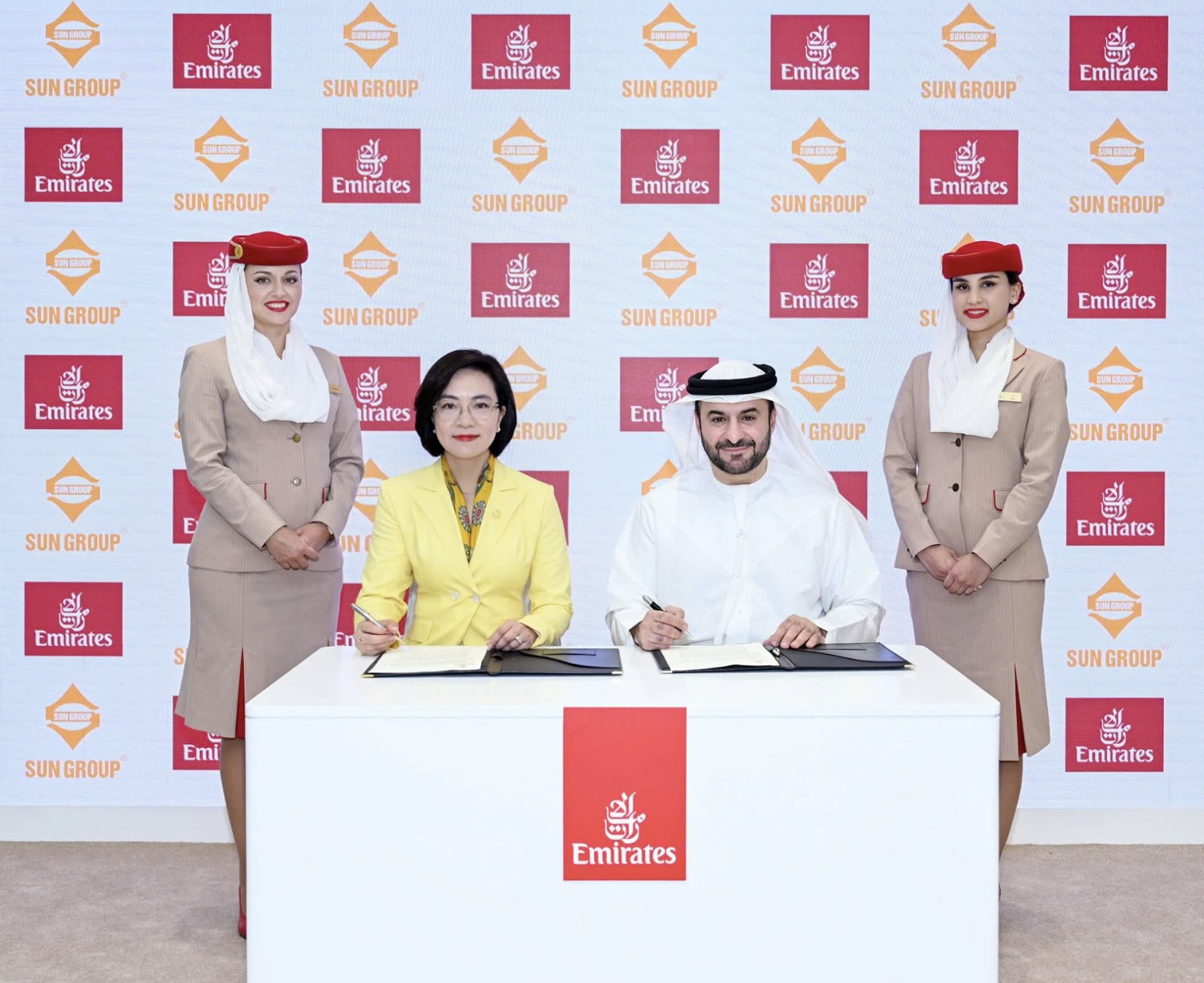 Sun Group ký hợp tác chiến lược với Emirates chiều 30/4/2025 Sun Group ký hợp tác chiến lược với Emirates chiều 30/4/2025