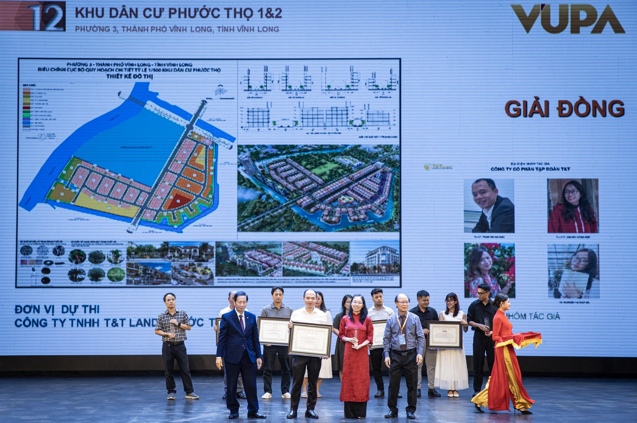 Ảnh 1 và Ảnh 2: Hai đồ án/dự án của T&T Group được vinh danh giải Bạc và giải Đồng. Ảnh 1 và Ảnh 2: Hai đồ án/dự án của T&T Group được vinh danh giải Bạc và giải Đồng.