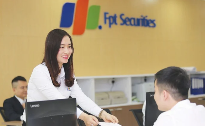 Sếp FPTS tính "xả" hơn 700.000 cổ phiếu FTS