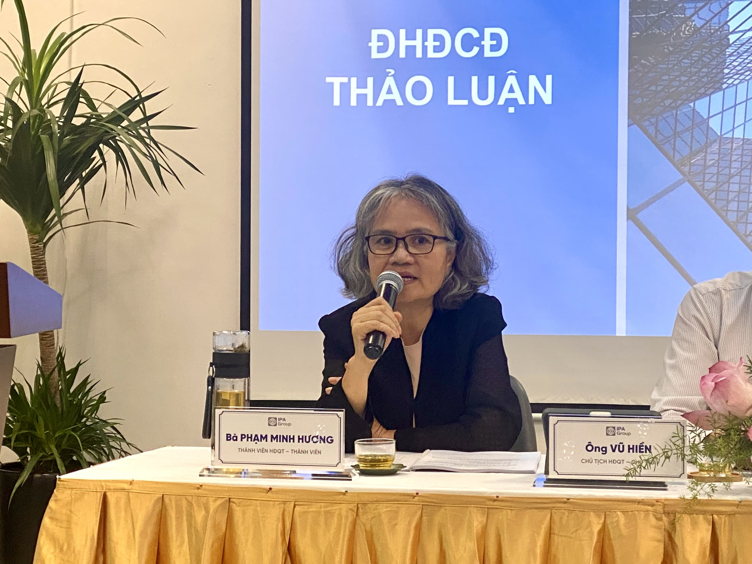 Bà Phạm Minh Hương chia sẻ tại AGM 2025 của IPA