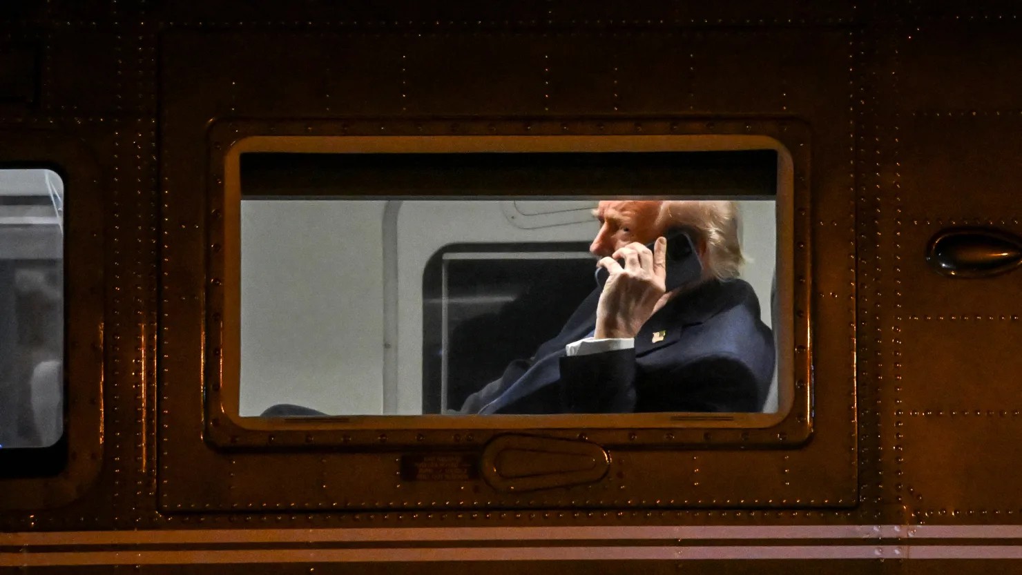 Chiếc smartphone tập đoàn nhà ông Trump ra mắt có giá 499 USD