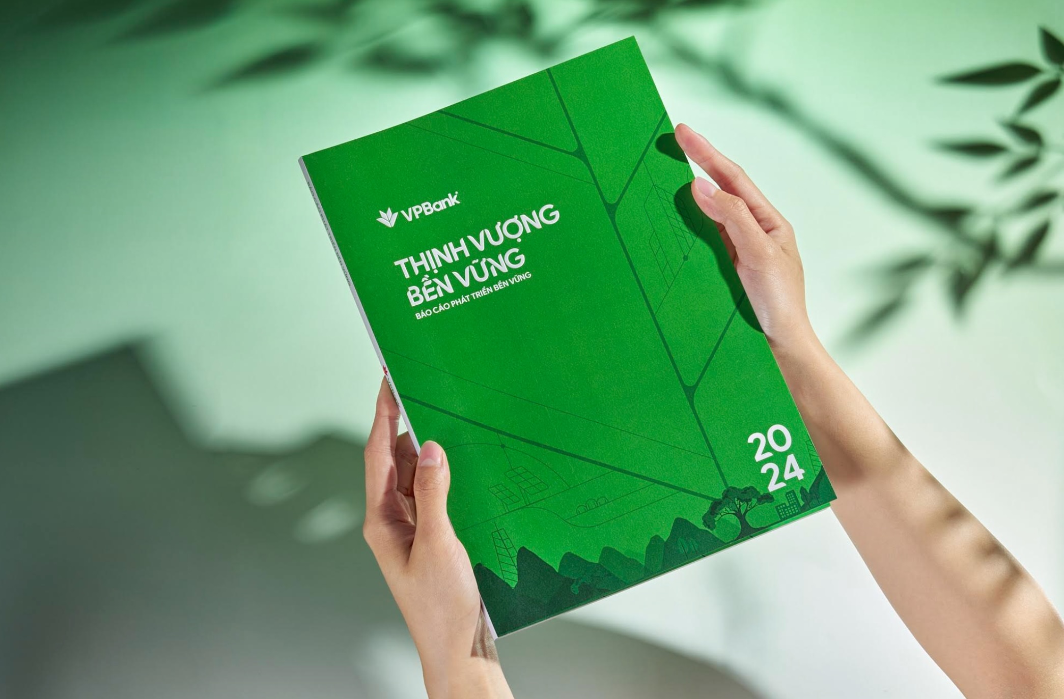 Báo cáo Phát triển Bền vững của VPBank được lập theo tiêu chuẩn của GRI và tham chiếu 17 SDGs của Liên Hợp Quốc. 