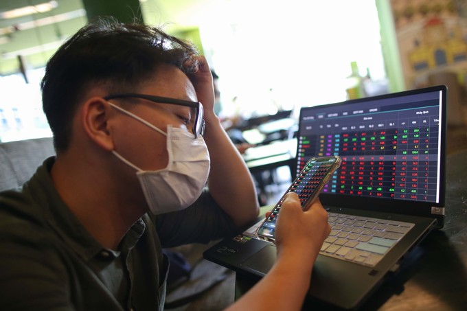 35 tuổi vẫn ở trọ cùng vợ con, người đàn ông từng “lướt sóng” lãi vài trăm triệu mỗi tuần cay đắng nhìn lại: "Giá như ngày đó tôi mua nhà"