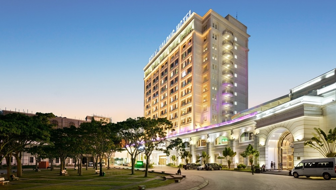 
									 Lỗ chồng lỗ 6 năm liên tiếp, chủ casino Royal Hạ Long (RIC) bất ngờ "lội ngược dòng" báo lãi trở lại
								 