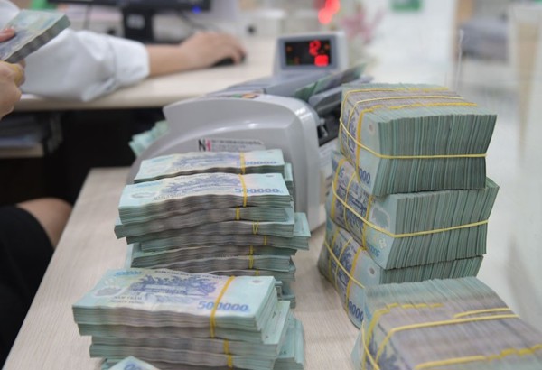 NHNN quay đầu hút ròng hơn 66.000 tỷ đồng tuần qua, lãi suất liên ngân hàng hạ nhiệt