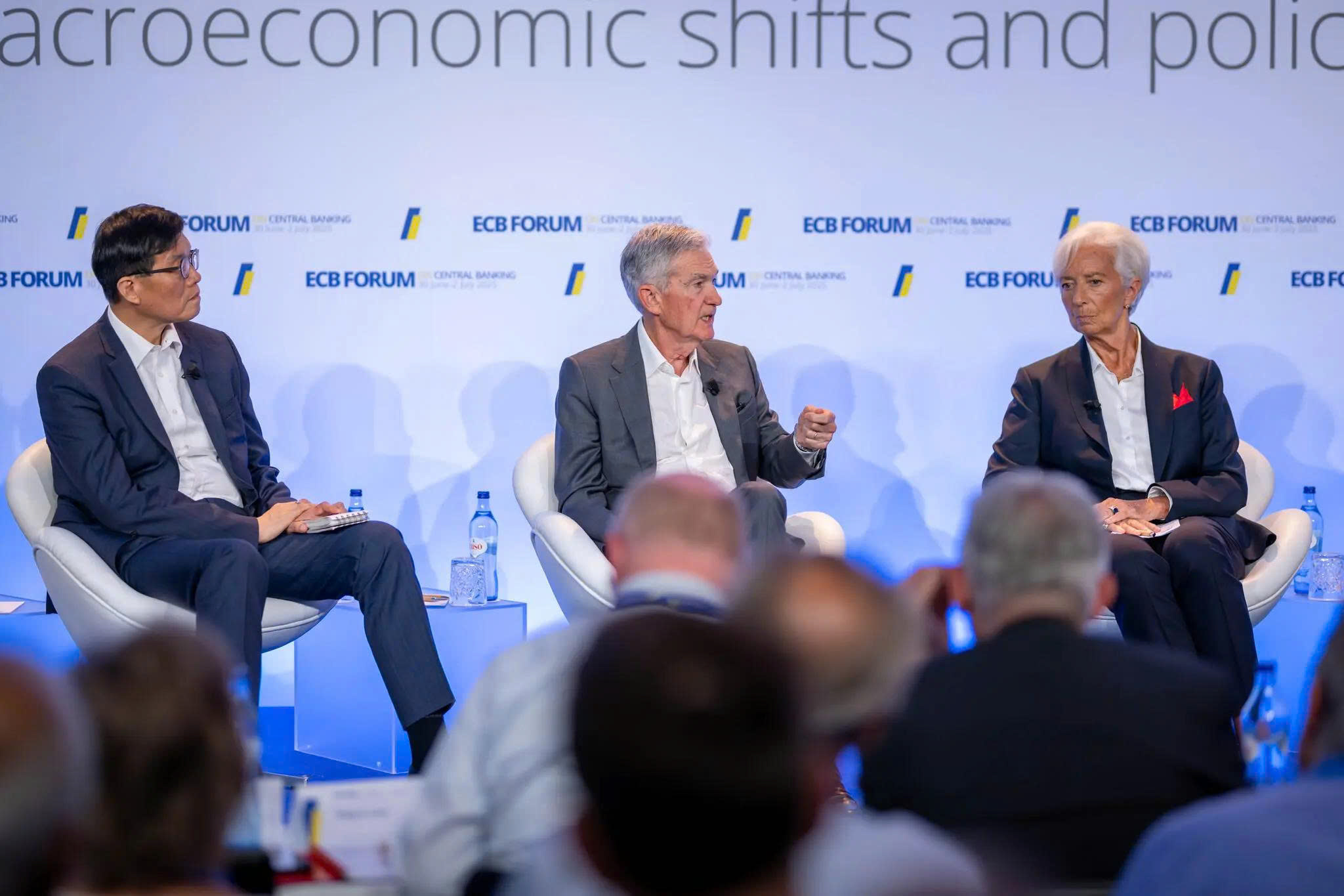 Chủ tịch Fed Jerome Powell phát biểu tại Diễn đàn NHTW châu Âu ở Sintra, Bồ Đào Nha ngày 1/7 (Ảnh: The New York Times)