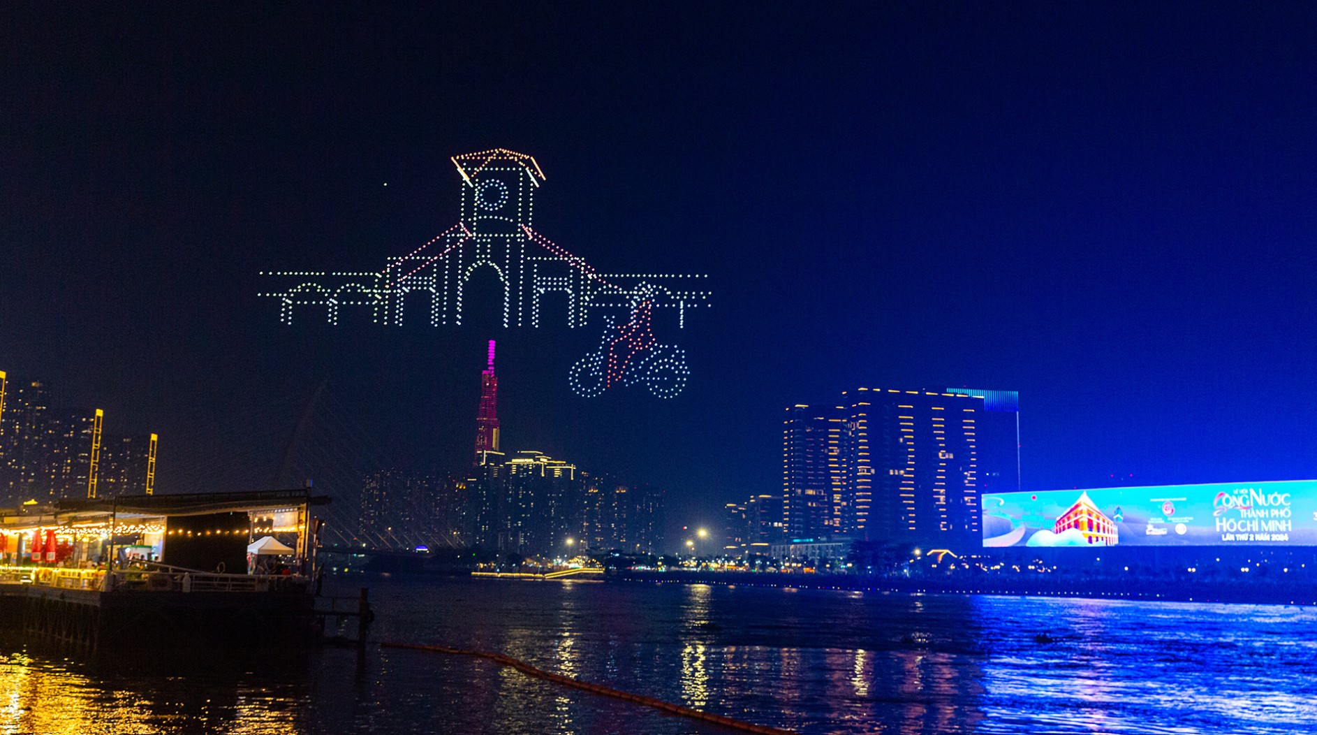   Một màn biểu diễn drone show do ekip sản xuất từng thực hiện tại TP. HCM trước đó (Ảnh: COREX)  