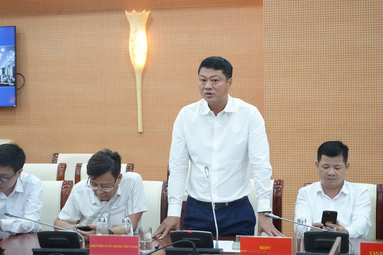   Tổng giám đốc BIDV Lê Ngọc Lâm thông tin về hoạt động của BIDV (Ảnh: VGP)  