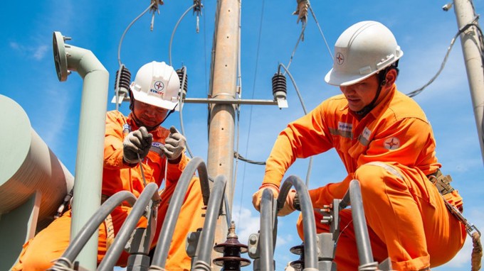 
									 Đề xuất đưa khoản lỗ, chênh lệch tỷ giá của EVN vào giá điện
								 
