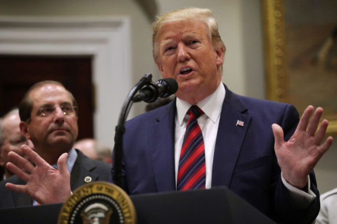 
									 Trump dọa áp thuế 250% với dược phẩm
								 