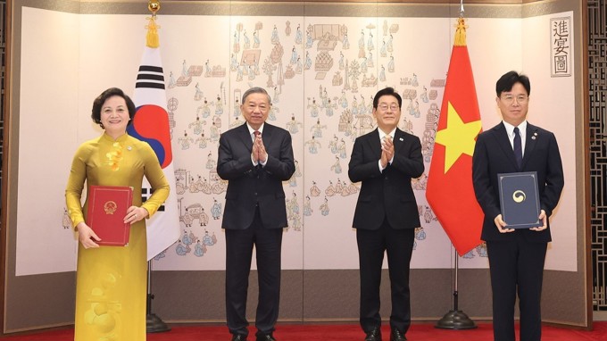 
									 Việt Nam – Hàn Quốc ký loạt thỏa thuận hợp tác về năng lượng, công nghệ, tài chính và nhân sự
								 