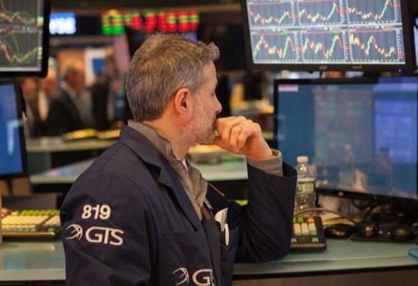 Khối ngoại xả ròng 2.200 tỷ đồng trong tuần VN-Index chạm mốc 1.900 điểm