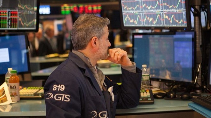 Khối ngoại xả ròng 2.200 tỷ đồng trong tuần VN-Index chạm mốc 1.900 điểm