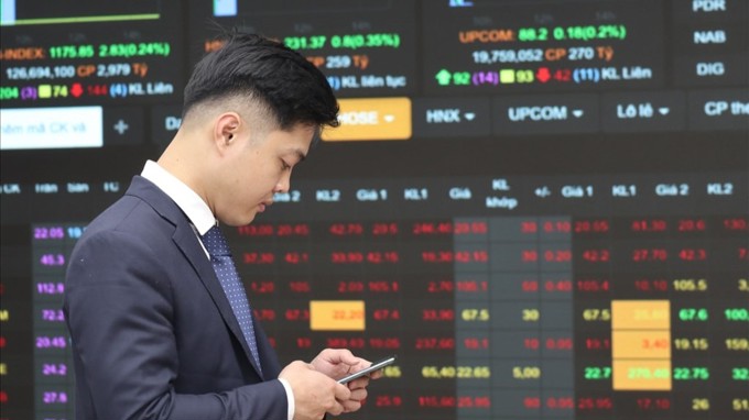 
									 Khối ngoại bán ròng kỷ lục, “xả” gần 13.000 tỷ đồng một cổ phiếu bluechip trong tuần 4-8/8
								 