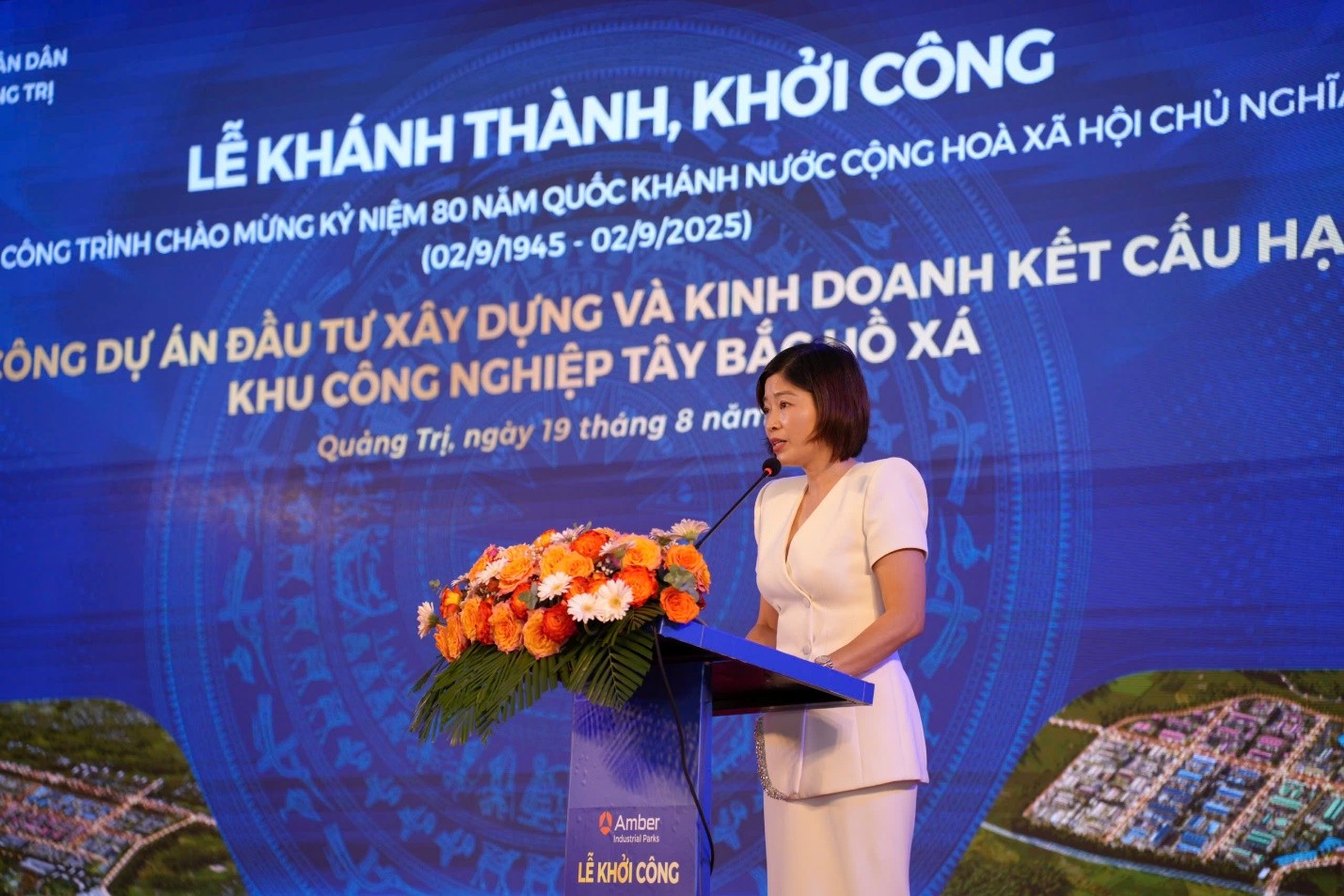 Bà Nguyễn Thị Nga - Đại diện Khu công nghiệp Tây Bắc Hồ Xá phát biểu tại Lễ khởi công Bà Nguyễn Thị Nga - Đại diện Khu công nghiệp Tây Bắc Hồ Xá phát biểu tại Lễ khởi công