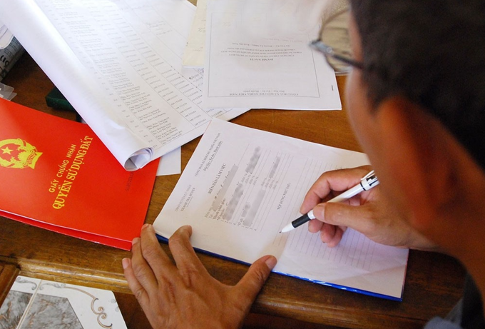 Từ 1/7, người dân được miễn xác nhận đất không tranh chấp khi làm sổ đỏ lần đầu
								 