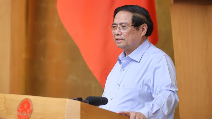 
									 Thủ tướng yêu cầu khẩn trương thí điểm bỏ "room" tín dụng
								 