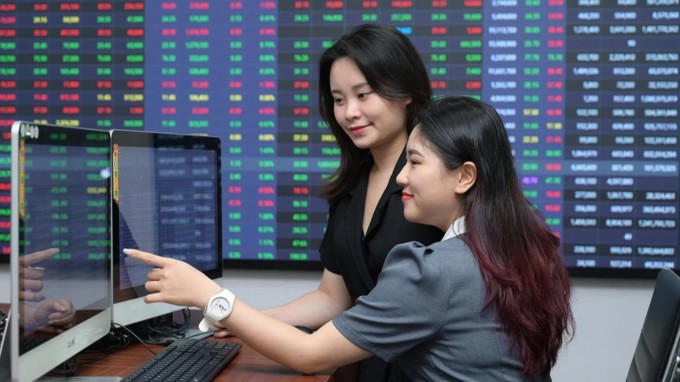 
									 
									 
									 
									 Chứng khoán Stanley Brothers đổi chủ: Bóng dáng ROX Holdings