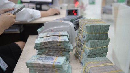 Tiền gửi dân cư lập kỷ lục mới