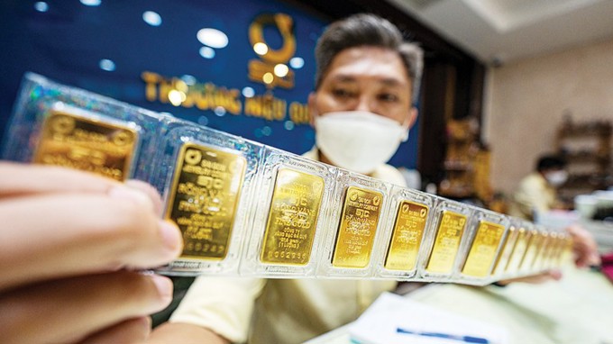 Giá vàng liên tục điều chỉnh