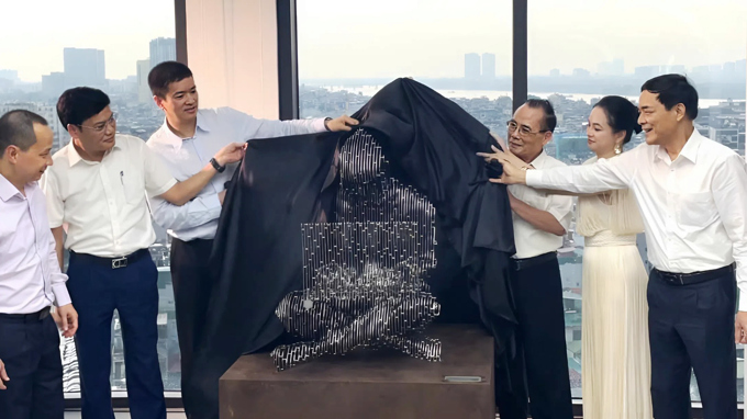 Cận cảnh tượng 'cha đẻ' Bitcoin trị giá 3 tỷ đồng được đặt tại Việt Nam