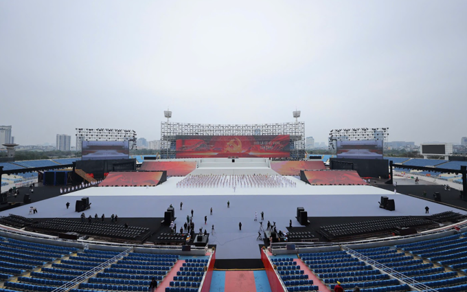 Lần đầu tiên pháo hoa bắn liên tục từ đầu đến cuối concert quốc gia ở Mỹ Đình tối nay