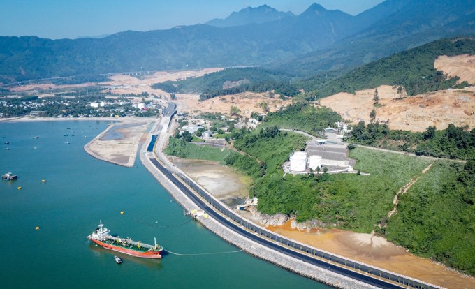Siêu cảng Liên Chiểu dưới chân đèo Hải Vân dần thành hình, hạ tầng đạt gần 100%, sẵn sàng đón tàu trọng tải lớn