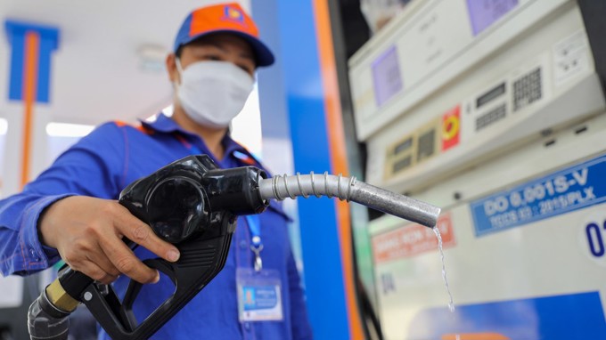 Bộ Công Thương đề xuất cho doanh nghiệp tự quyết giá bán lẻ xăng dầu