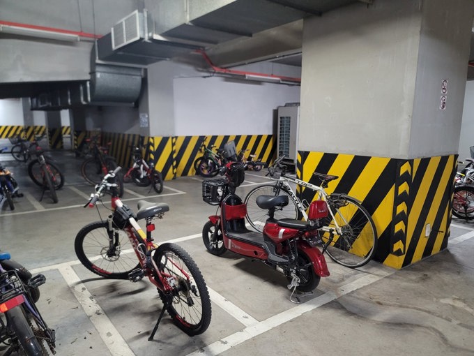 Bộ Xây dựng đề xuất chung cư xây mới phải có khu để xe điện riêng, tách biệt xe xăng, kèm yêu cầu nghiêm ngặt về phòng cháy