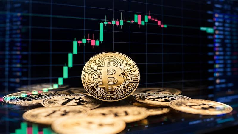 Crypto 14/10: Bitcoin giằng co quanh 83.000 USD, altcoin chịu áp lực bán