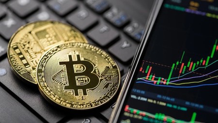 Crypto 22/10: Bitcoin giằng co quanh 83.000 USD, chuyên gia dự báo gì về xu hướng sắp tới?
