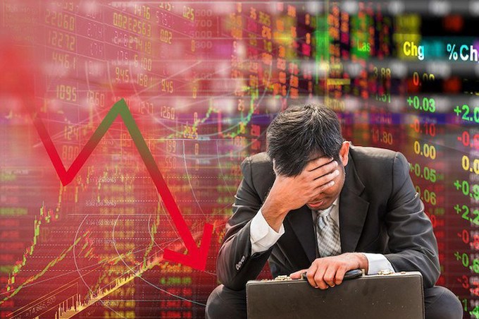 Tỷ phú cũng 'gồng lỗ', nhà đầu tư nhỏ lẻ có nên buồn?