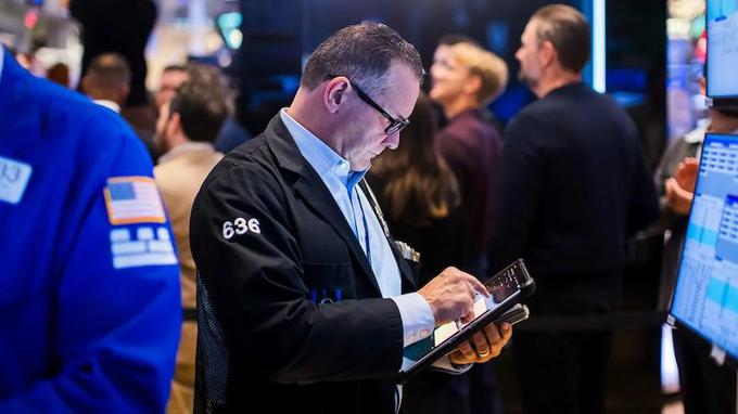 Dow Jones mất 400 điểm dù lạm phát Mỹ hạ nhiệt