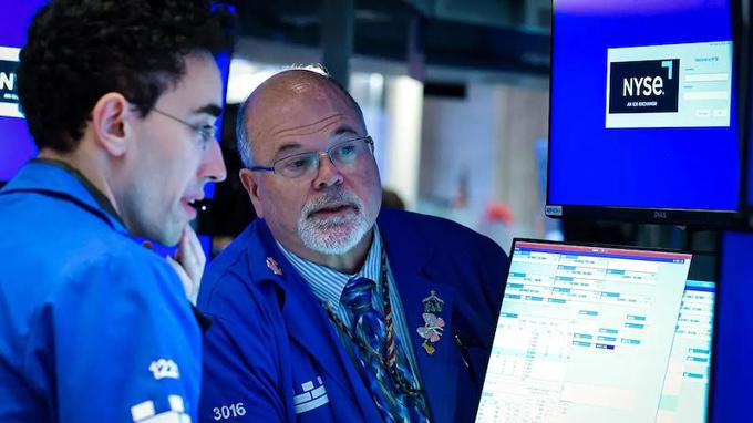 Dow Jones tăng 250 điểm, Nasdaq áp sát kỷ lục sau báo cáo việc làm Mỹ