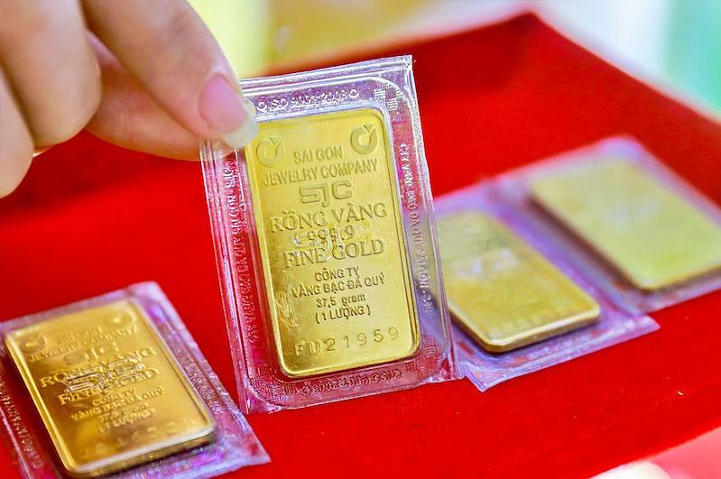 Giá vàng hôm nay: SJC đi ngang, vàng thế giới hồi nhẹ