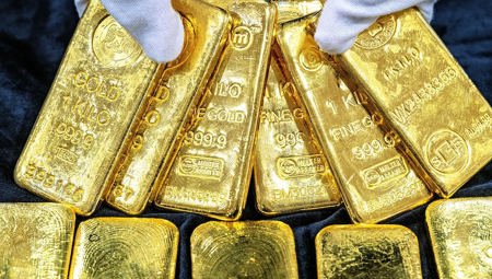 Giá vàng hôm nay: SJC đi ngang, vàng thế giới giằng co quanh 4.000 USD/oz