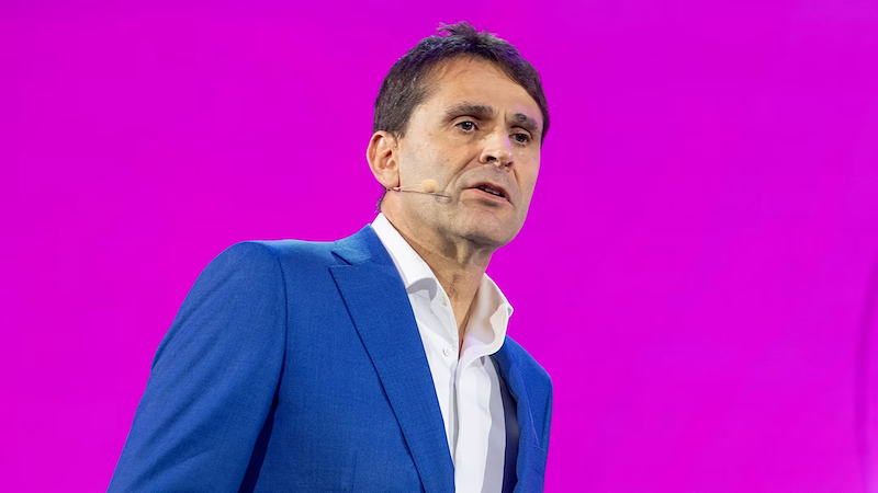 CEO ASML Christophe Fouquet cho biết nhu cầu từ khách hàng đang tăng nhanh hơn đáng kể so với kế hoạch mở rộng sản xuất của tập đoàn. CEO ASML Christophe Fouquet cho biết nhu cầu từ khách hàng đang tăng nhanh hơn đáng kể so với kế hoạch mở rộng sản xuất của tập đoàn.