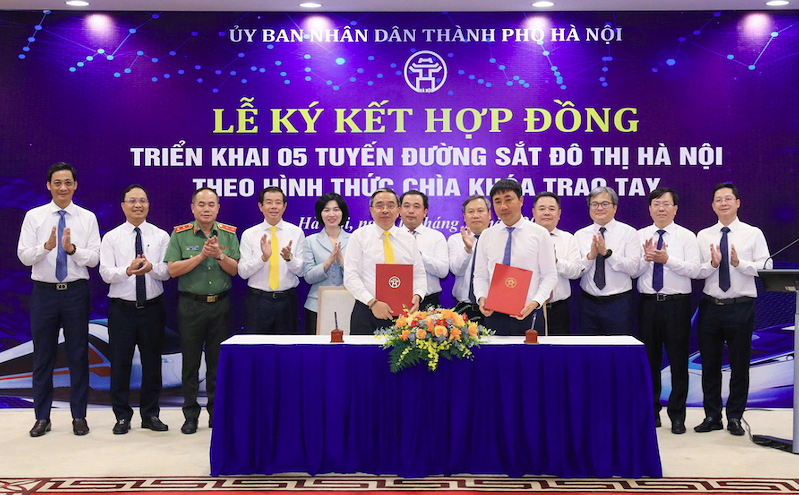 Buổi ký kết hợp đồng giữa Ban Quản lý đường sắt đô thị Hà Nội và Liên danh Vinhomes – SGC (Ảnh: Vingroup)