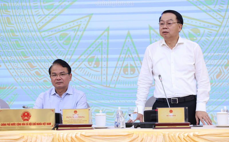 Thứ trưởng Nguyễn Đức Chi (bên phải) phát biểu tại buổi họp báo (Ảnh: VGP)