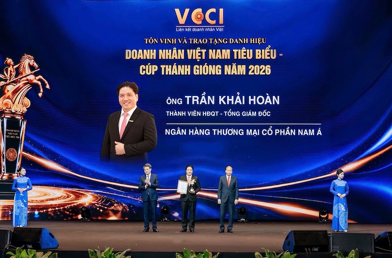 Ông Trần Khải Hoàn - Thành viên HĐQT, Tổng giám đốc Nam A Bank nhận danh hiệu “Doanh nhân Việt Nam tiêu biểu - Cúp Thánh Gióng năm 2026”. Ông Trần Khải Hoàn - Thành viên HĐQT, Tổng giám đốc Nam A Bank nhận danh hiệu “Doanh nhân Việt Nam tiêu biểu - Cúp Thánh Gióng năm 2026”.